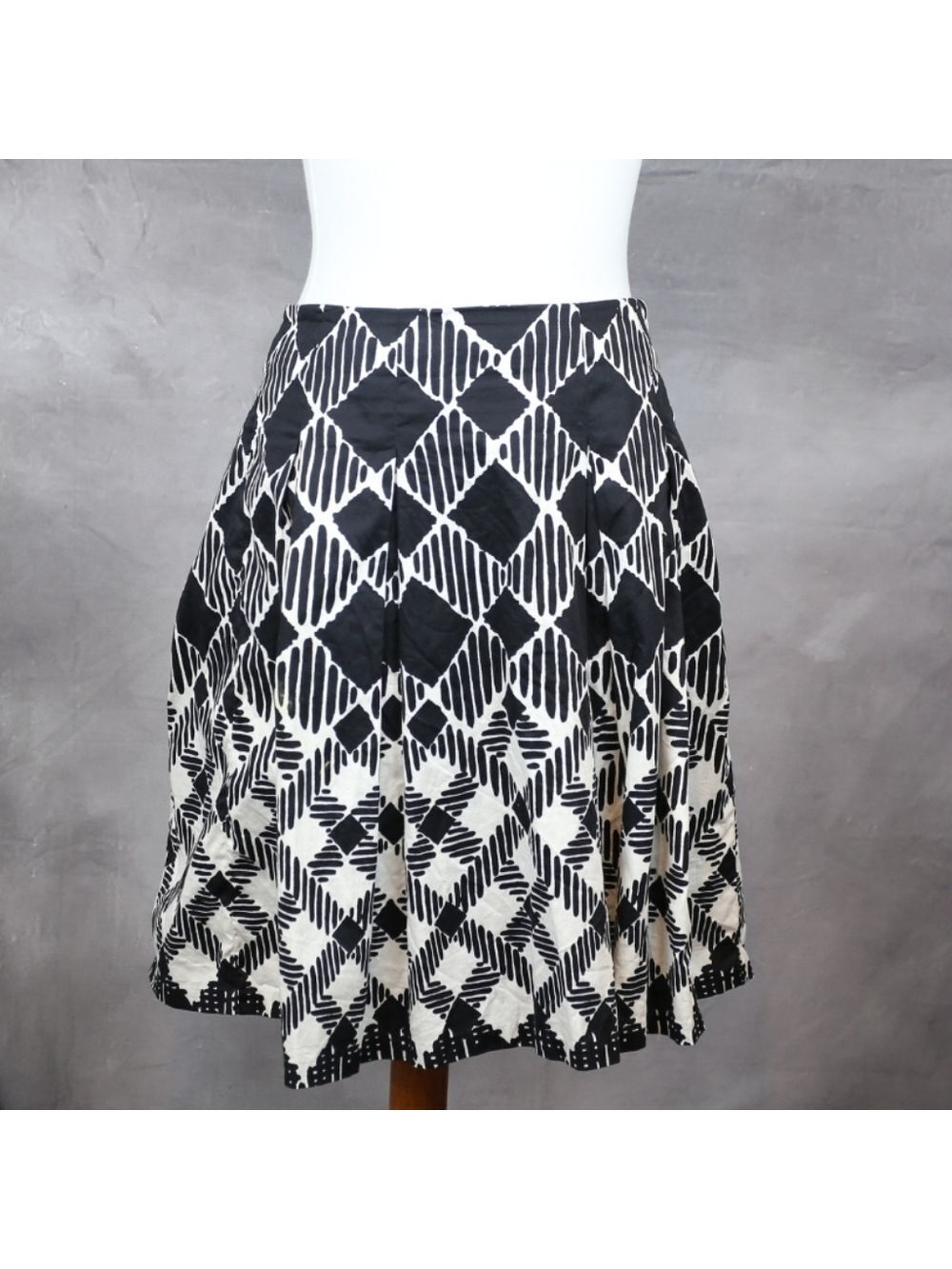 Talbots black & white full knee skirt 4P